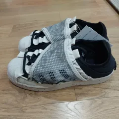 新品 adidas(アディダス) スーパースター レディース スニーカー 手っ取り早い処分です 売ってますよ^^