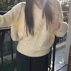 アイボリーケーブルニットs