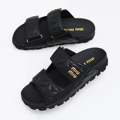 miumiu フラットファーム サンダル - メルカリ