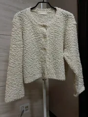 アイボリー クロップド アバント フィット 羊 カーディガン