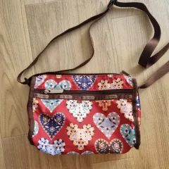 LeSportsac(レスポートサック) ハート パターン 柄 ミニクロスバッグ