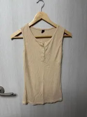 ベージュ ボタン ノースリーブ ゴージ ノースリーブ