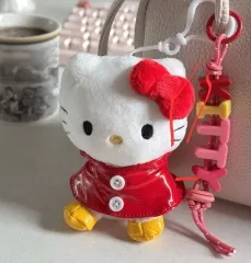 ハローキティ ぬいぐるみ キーホルダー 赤い レインコート キティ