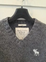 Abercrombie グレー Muscle Fit Vネック ニット L