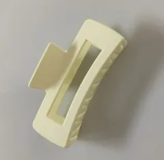 バンスクリップ 大きめ 韓国風 スクエア くり抜き 軽量 多毛対応 しっかりホールド ヘアクリップ おしゃれ 上品 ホワイト 人気