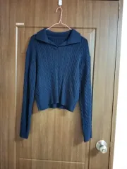 ケーブル編み カラーネック ニット ブルー クロップド 33-44サイズ