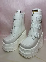 ♡新品未使用♡ 　超美品　23.0cm　ヨースケ YOSUKE  　レディース 　厚底ハイカットスニーカー　厚底スニーカー　スクエアトゥ 歩きやすい 　13cm　 厚底ヒール　　 MY1447-260