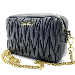 miu miu MIUMIU マテラッセ ナッパレザー チェーンショルダーバッグ カメラバッグ ブラック ゴールド金具 キルティング ギャザー ロゴ金具 コンパクト 斜め掛け クロスボディ ミニバッグ Y2K トレンド 人気モデル レディース ミュウミュウ