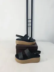 crocs(クロックス) サンダル ブルックリン ロー ウェッジ フラットフォーム 黒 w5