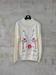 刺繍ケーブル編みニットセーター アイボリー