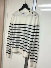 LUCKY CHOUETTE ラッキーシュエトゥ ウール100% ボタン装飾 ストライプ ニット ボタン ラウンドネック アイボリー