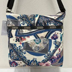 1056　LeSportsac　レスポートサック　 ショルダーバッグ　斜めがけ　紐調節可能　 スカーフ柄　総柄　ナイロン　軽量　 レディース