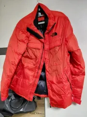 THE NORTH FACE ザノースフェイス オレンジ色 ダウン ジャケット です サイズは 100(L) です -