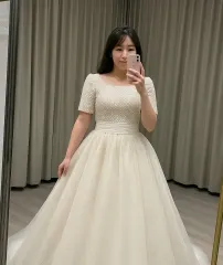 アイボリー ウェディング ドレス (ビーズ 装飾)