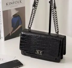 チェーンショルダーバッグ