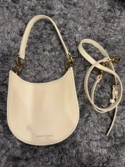 チャールズアンドキース アイボリー HOBO BAG ショルダーバッグ (クロス紐 含む)