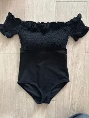 オフショルダー水着