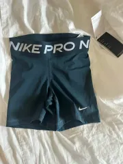 ナイキ プロ ショーツ XS 新品