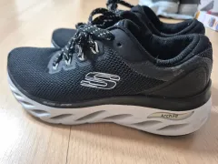 SKECHERS スケッチャーズ アーチフィット ブラック スニーカー ランニングシューズ 225