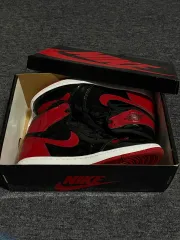 ジョーダン1 レトロハイ OG ペンダント ブレーザー レッド 270