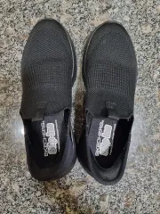 スケッチャーズ スニーカー