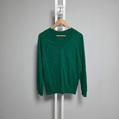 Vネック ニット グリーン カラー