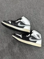 ナイキ エアジョーダン1 ミッド