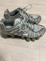 ナイキ ショックス TL ライト シルバー 白 235