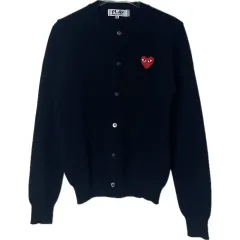 M 22SS コム・デ・ギャルソン PLAY レッド ワッペン ウール カーディガン