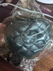 (新品)ハローキティ ブラックエンジェル ハート キルティング コインケース