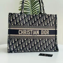 ディオール ブックトット ミディアム