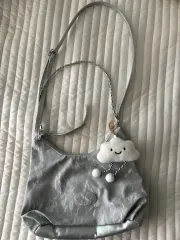 銀色バッグ