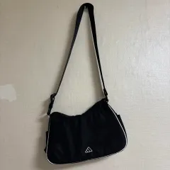 アディダス ブラック ショルダーバッグ