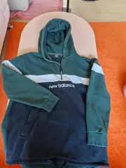 ニューバランスアノラックフーディー