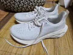 ノヴァブラスト4 白 255サイズ