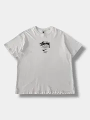 ナイキ x ステューシー ルーズフィット インターナショナル ワールドツアー Tシャツ US