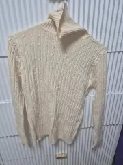 アイボリー ケーブル編み タートルネック ニット