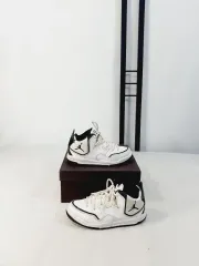 ナイキ キッズ ジョーダン コートサイド23 白 180