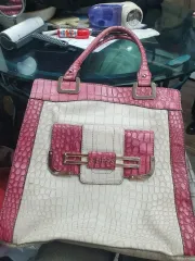 GUESS ピンク/白 クロコ ショルダー バッグ