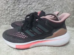 245 アディダス スニーカー 中古 靴