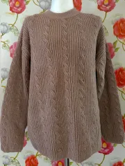 ケーブル ニット ラウンドネック セーター ブラウン