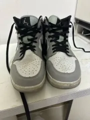 ナイキ エア ジョーダン1 ミッド ライト スモーク グレー