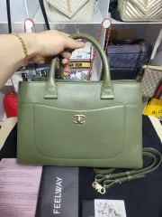 シャネル オリーブ グリーン トートバッグ + ストラップ