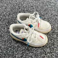 ナイキ エアフォース キッズ スニーカー 白 uk8 5