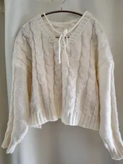 アイボリー ケーブル編み WHO フード ニット