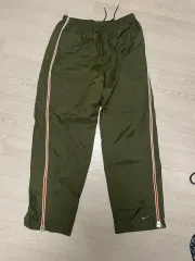 ナイキ カーキ パンツ