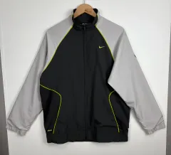 ナイキ シルバー 택 ウィンドブレーカー