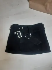 黒いベルトスカート