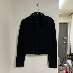 ブラック クロップド ツーウェイ ジップアップ Tシャツ