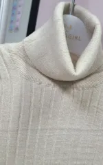 ベージュ ゴージ タートルネック